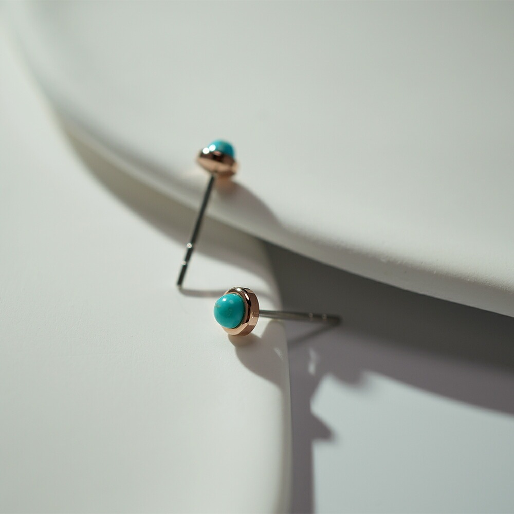 ターコイズ カボションカット  覆輪風 スタッドピアス ［3mm］