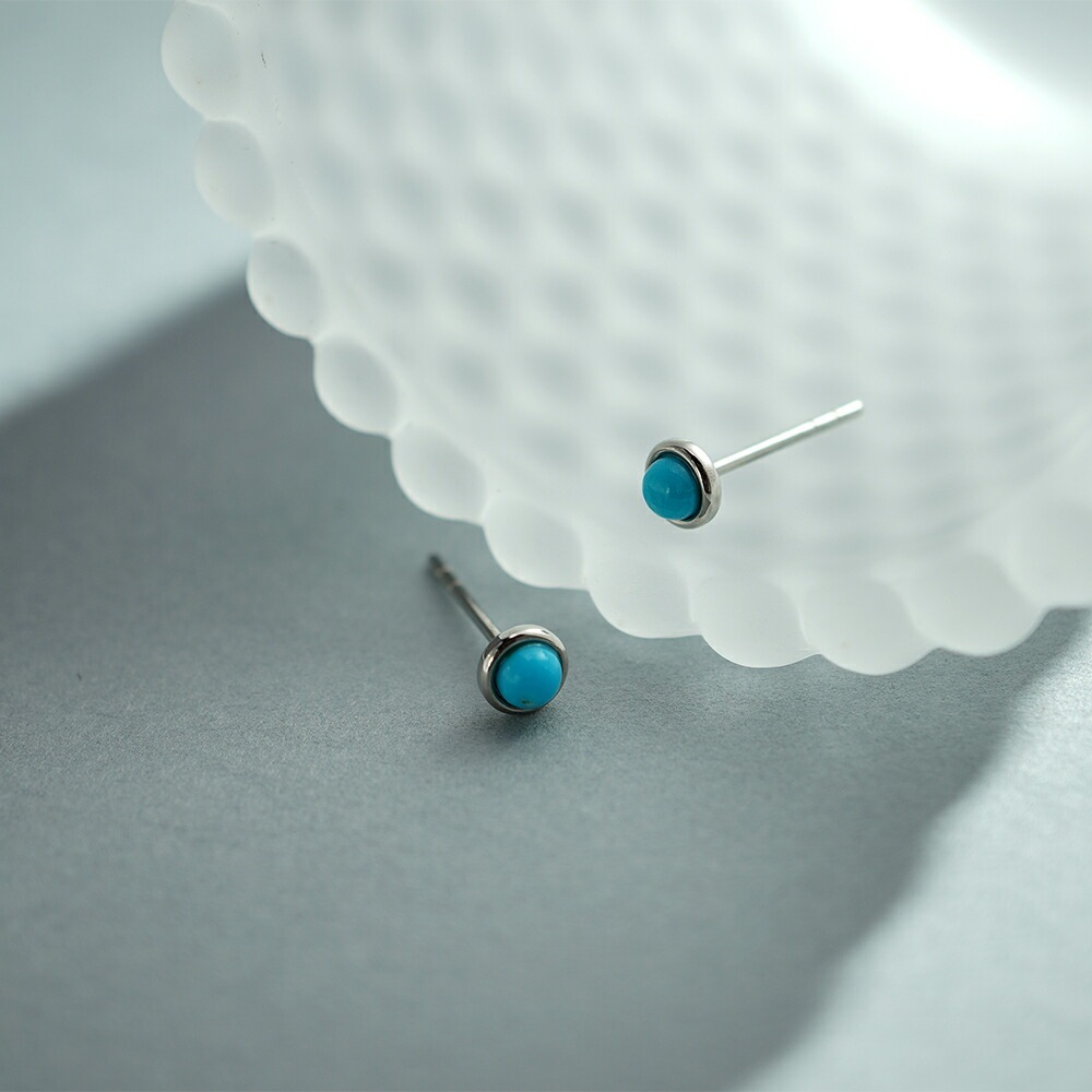 ターコイズ カボションカット  覆輪風 スタッドピアス ［3mm］