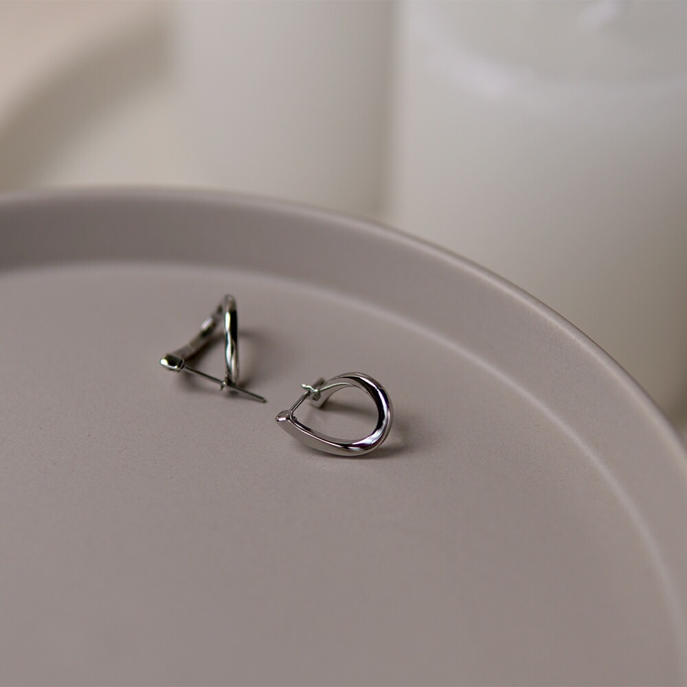 オーバル フープクロッシングピアス