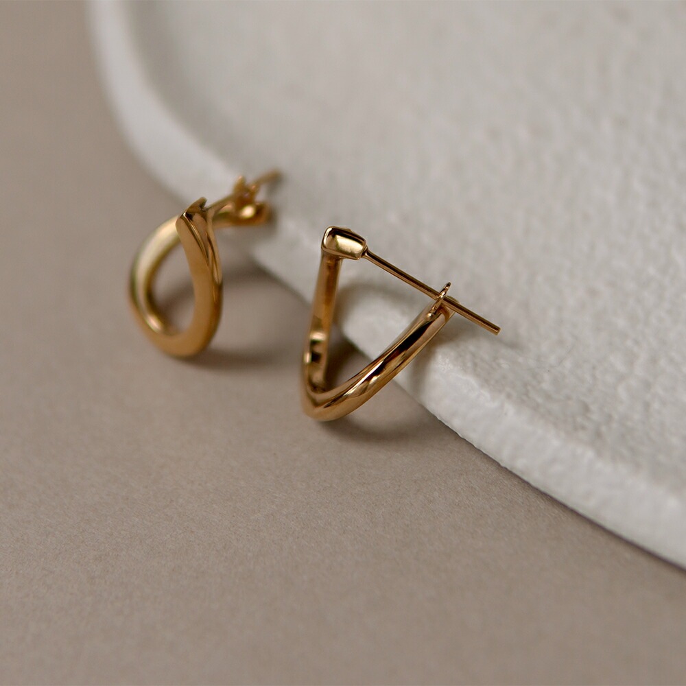 オーバル フープクロッシングピアス