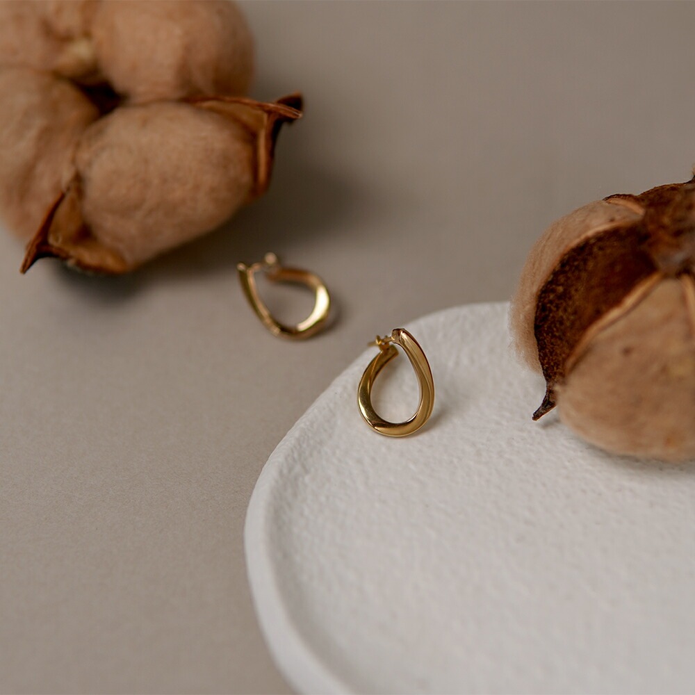 オーバル フープクロッシングピアス