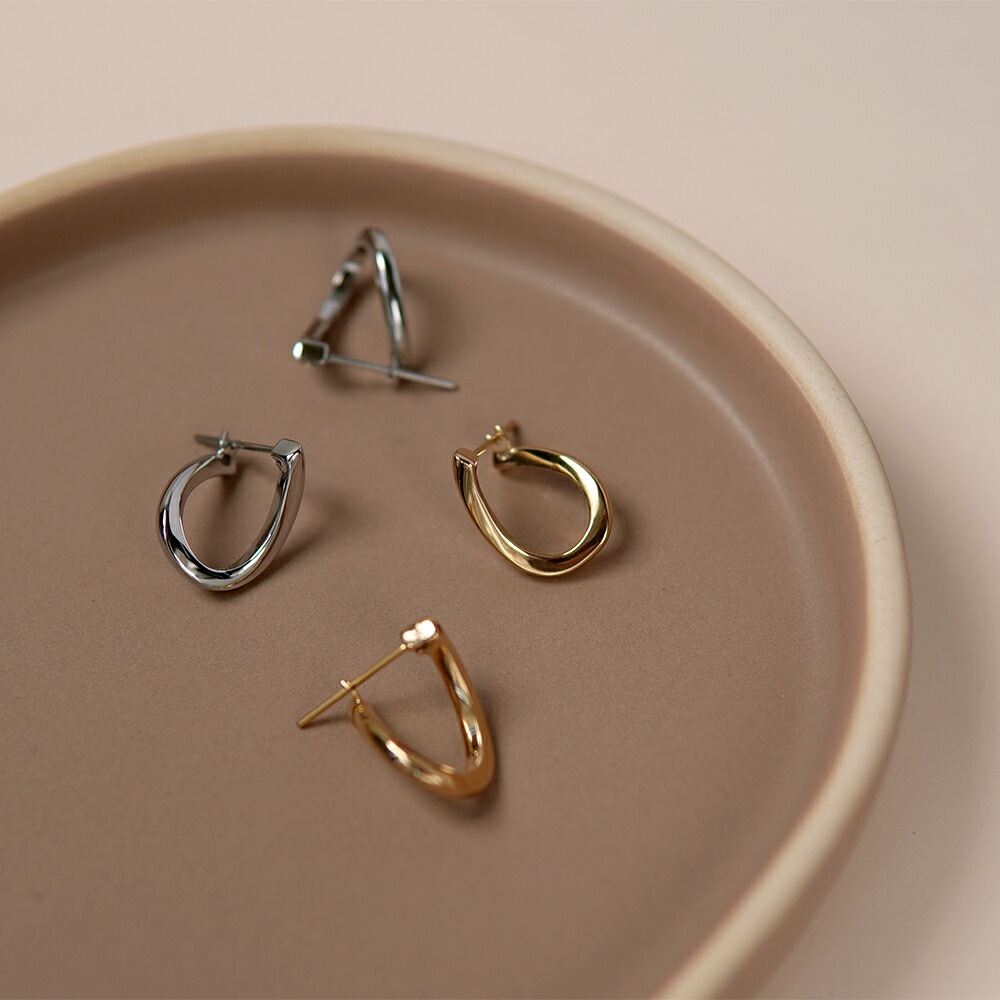 オーバル フープクロッシングピアス