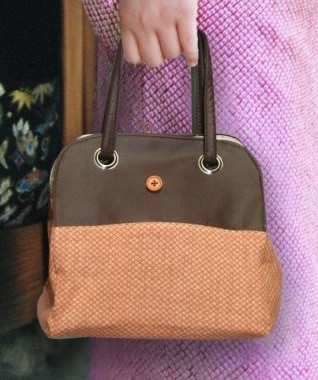 座れるバッグ 憩い N-2282 オレンジ 　ノムラテック ・ 正座椅子 折りたたみ ・ 座れるリュック