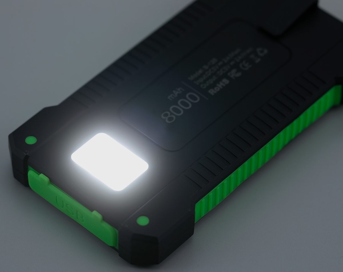 在庫あり】ソーラー モバイルバッテリー ・ ソーラー＆USBパワー