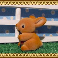 人参を食べてる姿がキュートなうさぎの置物 かわいい動物グッズの通販なら 雑貨の森 Ki Ra Ra