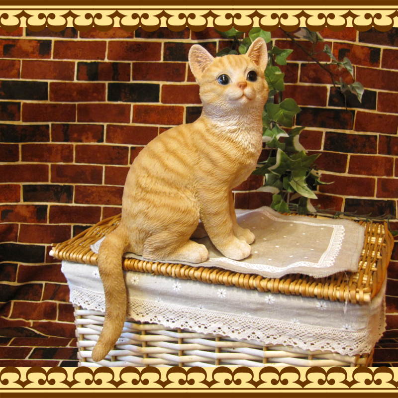 リアルなネコの置物 お座りキャット チャトラ ねこのフィギュア 猫