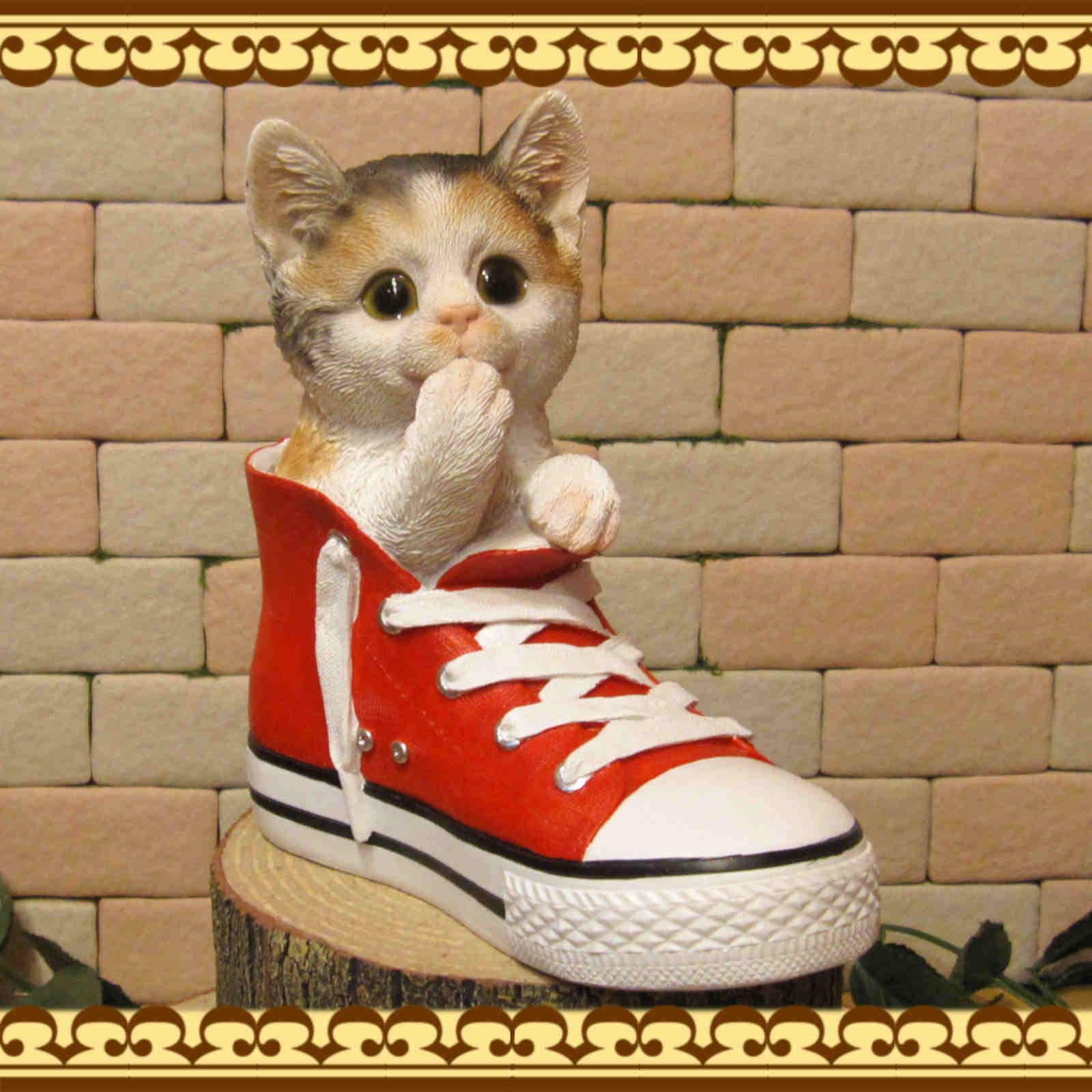 猫の置物 シューズキャット ミケ みけねこオブジェ 三毛猫 レジン製