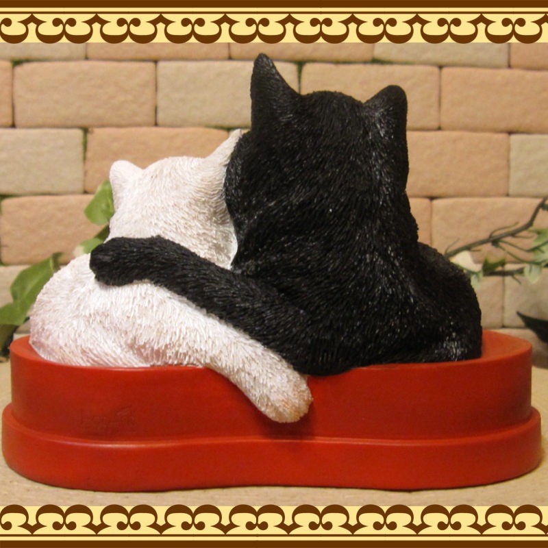 リアルな黒ねこの置物 寄り添い ハート キャット ブラック＆ホワイト