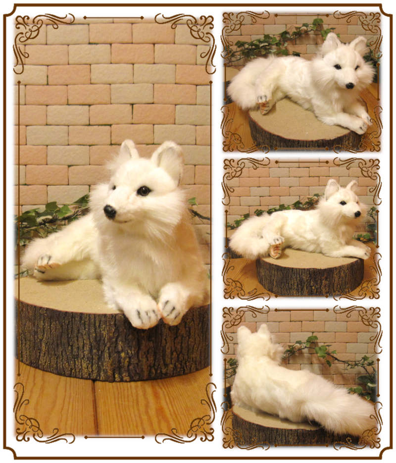 ホッキョクギツネ 寝そべり リアルなキツネのぬいぐるみ フォックス