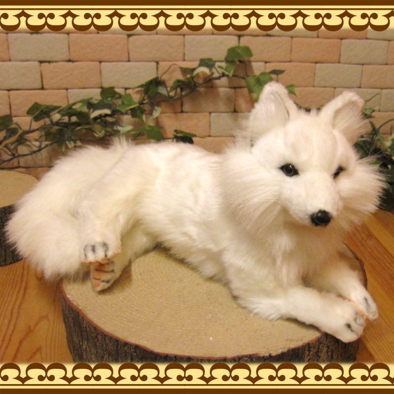 ホッキョクギツネ 寝そべり リアルなキツネのぬいぐるみ フォックス