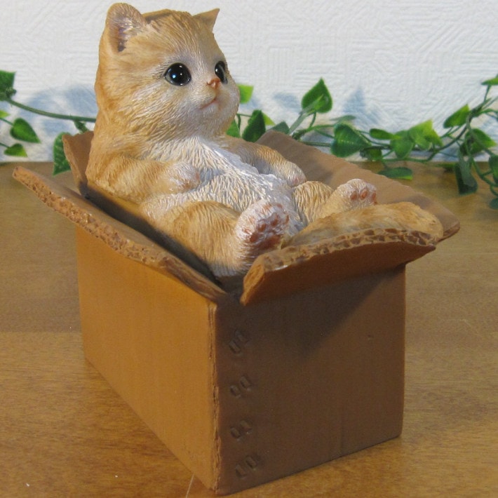 リアルな ねこの置物 小物入れ ボックスキャット 寝そべり 茶トラ 猫の