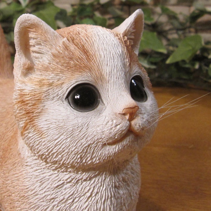 リアルなねこの置物 マンチカン 前向き クリーム キャット ネコの