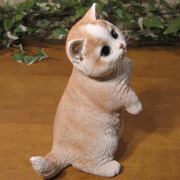 リアルなねこの置物 マンチカン スタンド クリーム キャット ネコの
