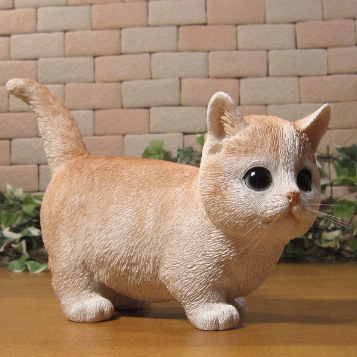 リアルなねこの置物 マンチカン 斜め向き クリーム キャット ネコの