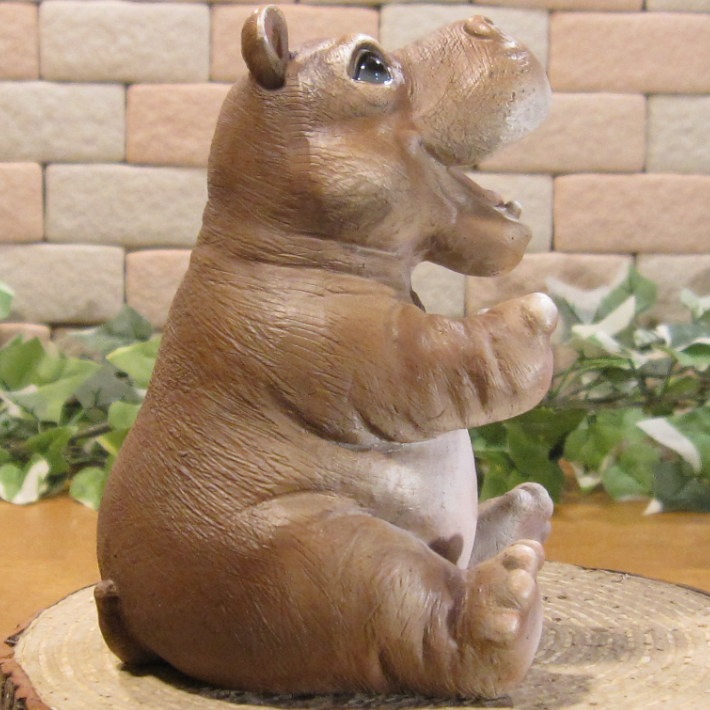 可愛い動物の置物 スイート ベビーカバ お座り オブジェ ガーデニング