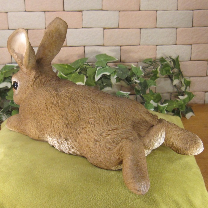 リアルなうさぎの置物 寝そべりラビット ウサギ オブジェ ガーデニング