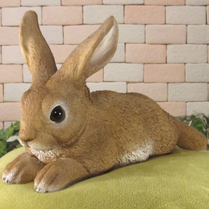 リアルなうさぎの置物 寝そべりラビット ウサギ オブジェ ガーデニング