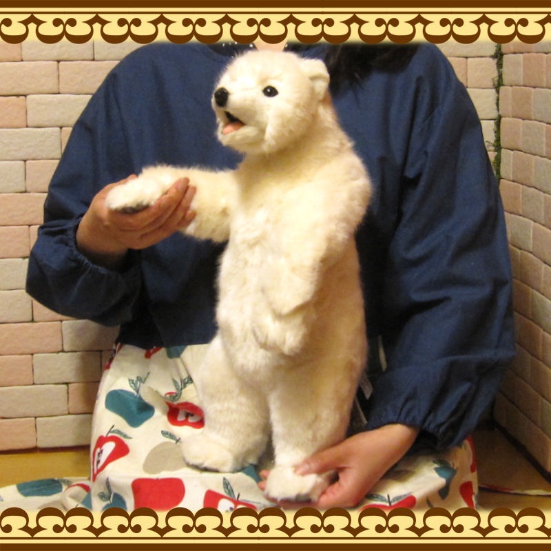 リアルなシロクマのぬいぐるみ 白くま スタンド 子熊の置物 ベアーオブジェ フィギュア インテリア かわいい動物グッズの通販なら 雑貨の森 Ki Ra Ra