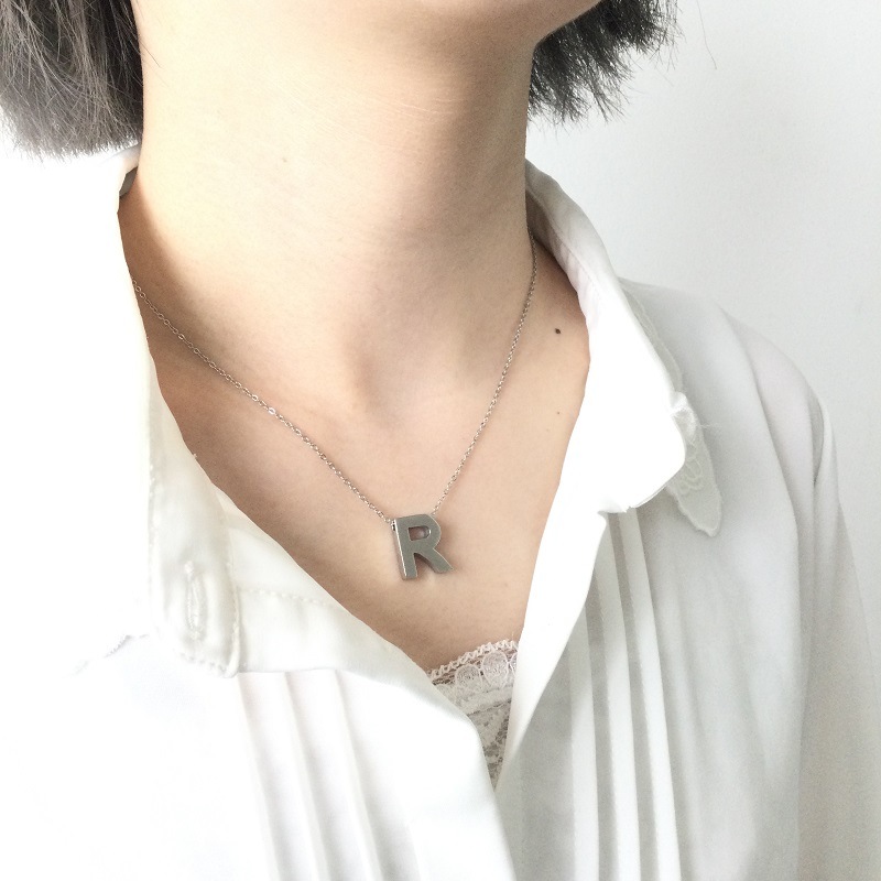 『R』COLOR DEEP 『RYO』イニシャル ネックレス K10 イニシャル ネックレス【R】| 95-0626 – L&Co.