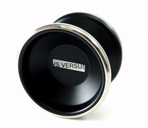 VS　ヴァーサス