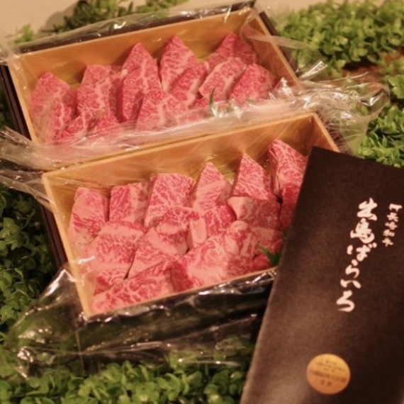 【肉のマルシン】長崎和牛出島ばらいろ焼肉用（ロース300g、バラカルビ300g）