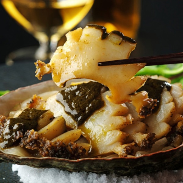 【天の酒喰食房】黒あわびステーキ(アンチョビバター風)