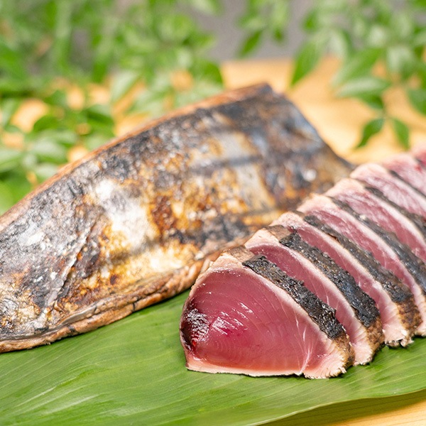 【しまんとどめきかんぱに】一本釣り地鰹の藁焼きタタキ（旬凍） 