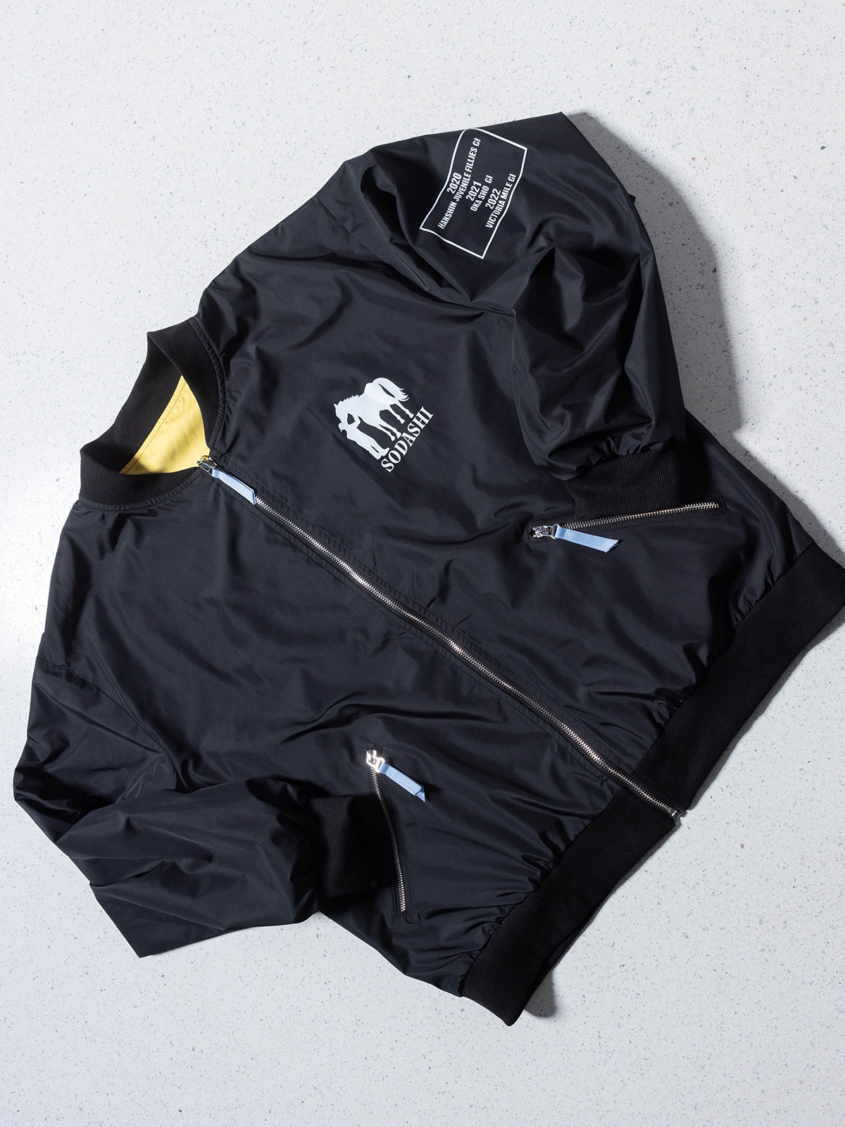 最終値下げ　美品　ソブ　リバーシブルブルゾン ソダシ・勝負服リバーシブルブルゾン(黒) | netkeibaTOPおすすめ