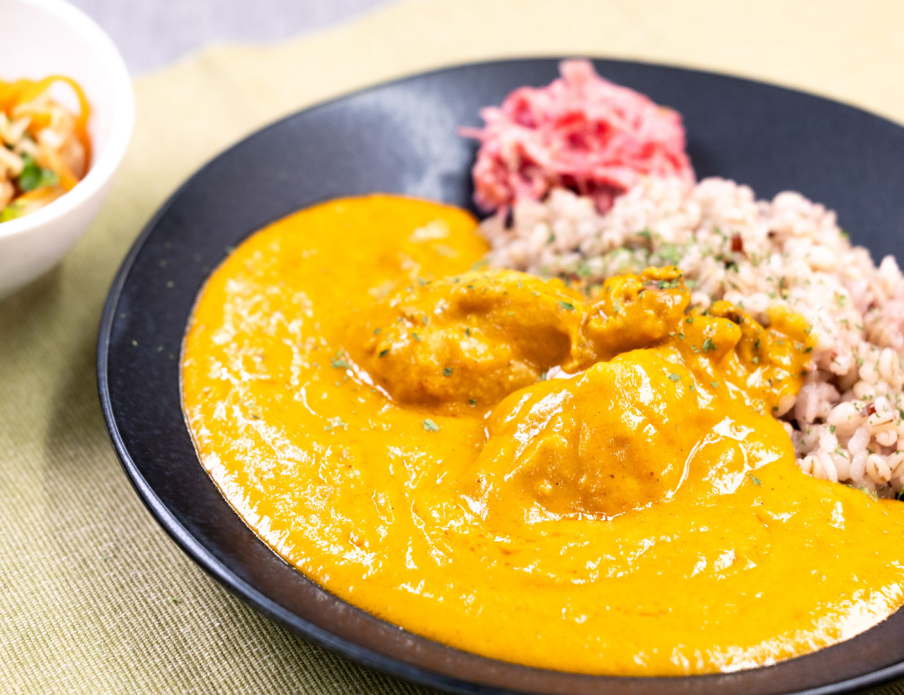 岩手県産十文字鶏手羽元のバターチキンカレー（１P）