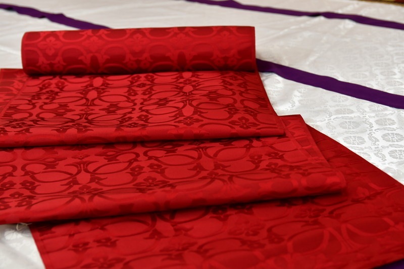 冬袍　赤輪無唐草綾