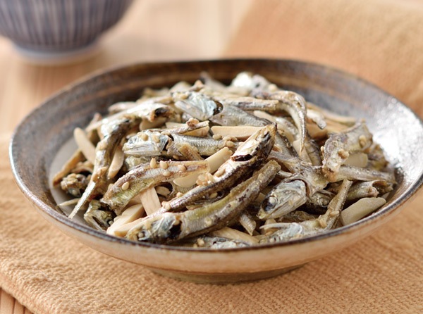 どーんとカルシウム 300g×3袋 お菓子 菓子 アーモンド 小魚 煮干し 煮干魚類 お茶請け おつまみ