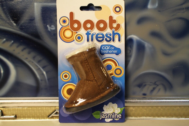 boot air freshener (jasmine) / brown