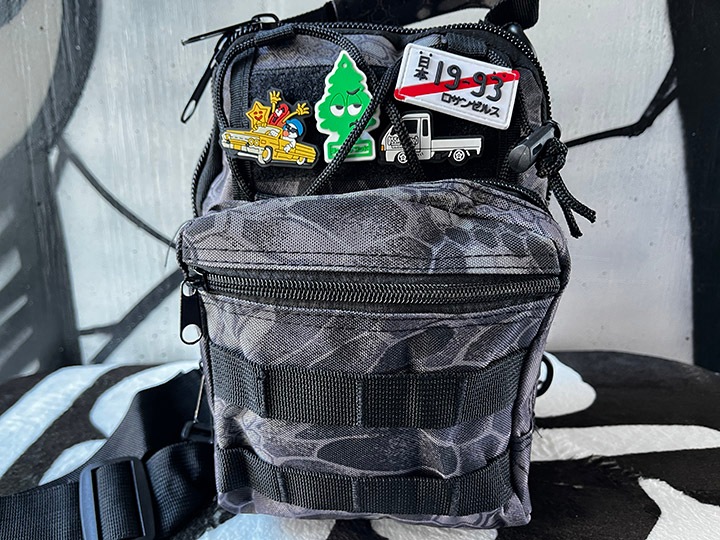 OSSANTHEHOOD camo sling bag (black python)
