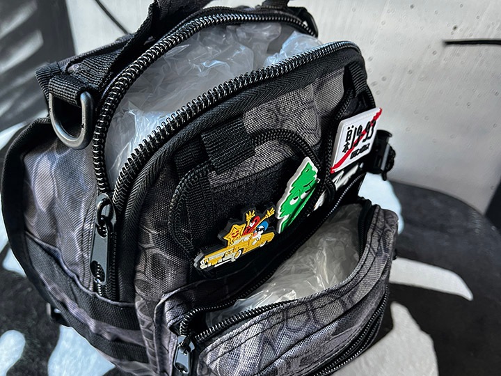 OSSANTHEHOOD camo sling bag (black python)