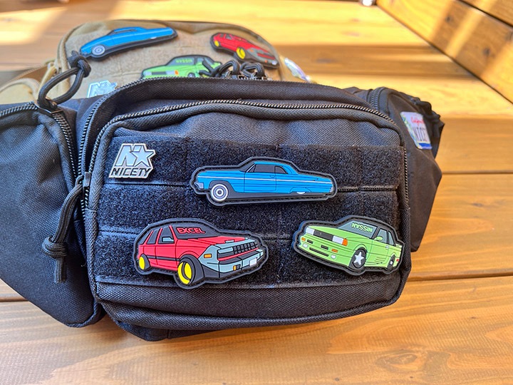 NICETY patched sling bag / black