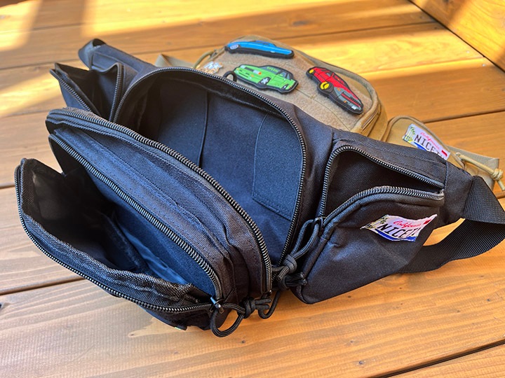 NICETY patched sling bag / black