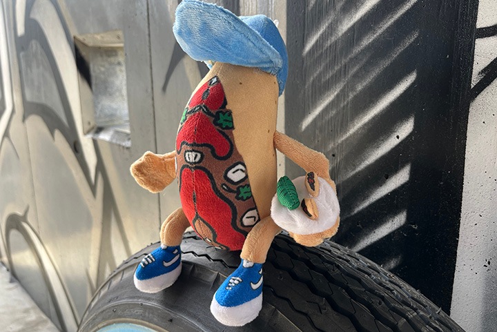 OSSANTHEHOOD "F-yeah TACO !" plush toy