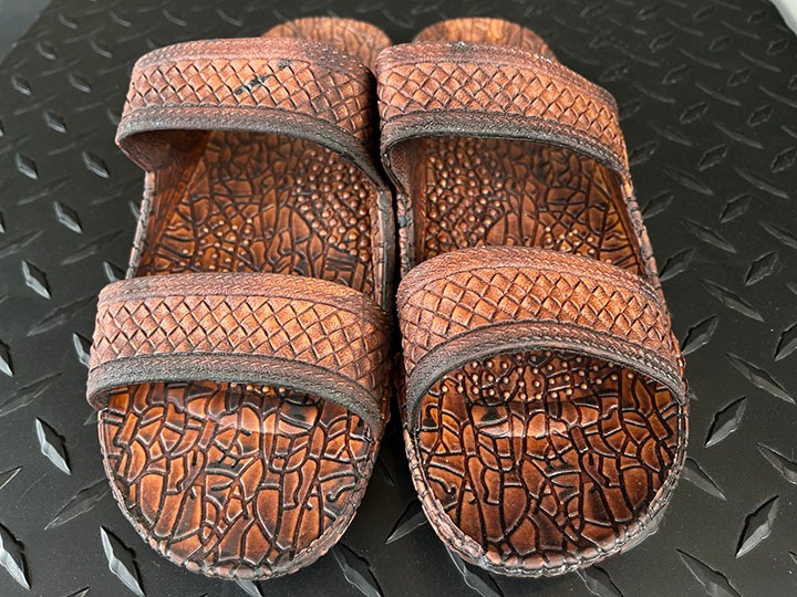 hawaiian sandal / dark brown