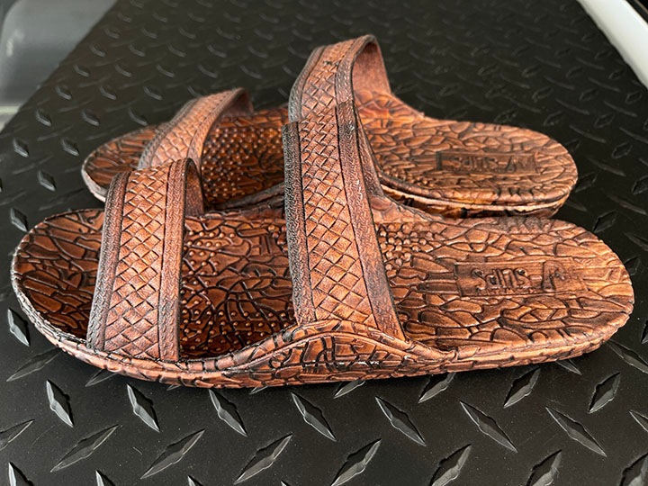 hawaiian sandal / dark brown