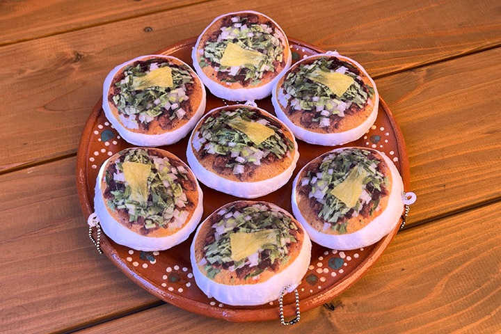 Tacos El Trompo pillow keychain 