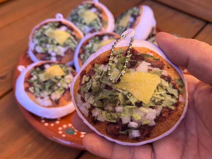Tacos El Trompo pillow keychain 