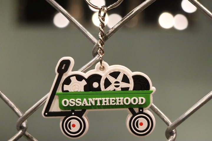 OSSANTHEHOOD keychain (flyer) / green