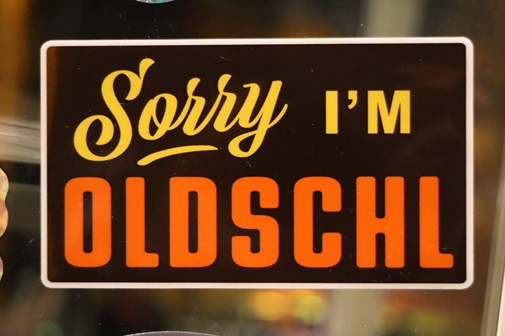 OSSANTHEHOOD sticker (oldschl) / brown