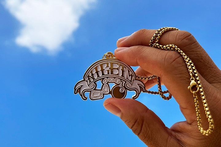 NICETY gp. gold steel neckless (8ball) / gold x white