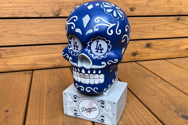 LA DODGERS official resin statue (skull)