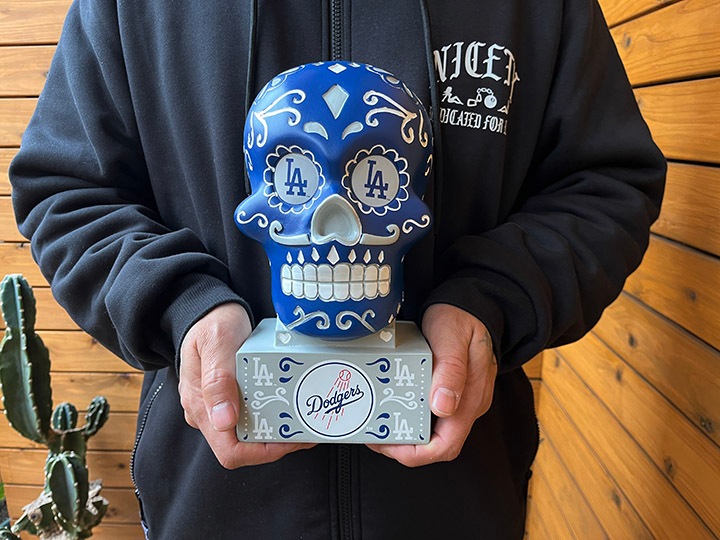 LA DODGERS official resin statue (skull)
