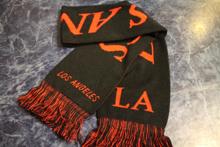 LOS ANGELES LA scarf �ޥե顼 / black&red