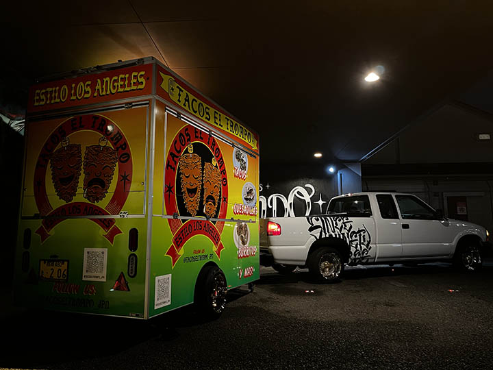 Tacos El Trompo snapback cap (script) / royal x white