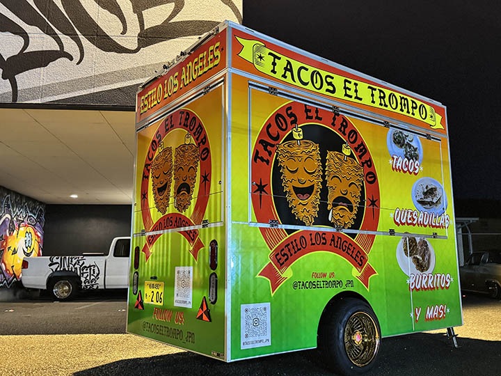 Tacos El Trompo snapback cap (script) / navy x yellow