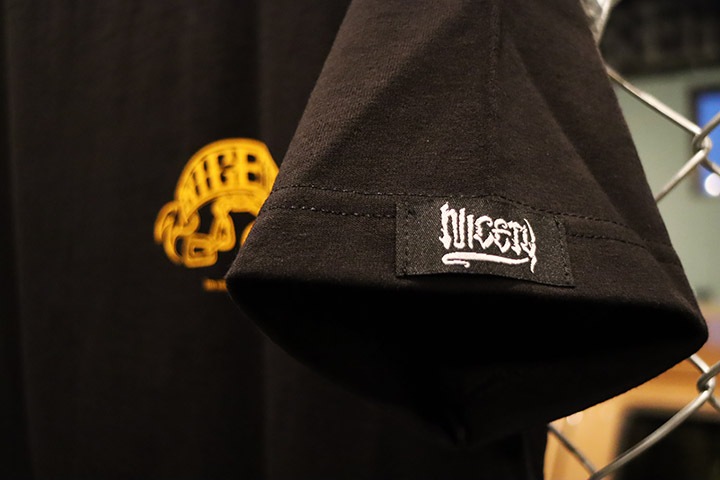 NICETY Tshirt (8ball) / black & club yellow